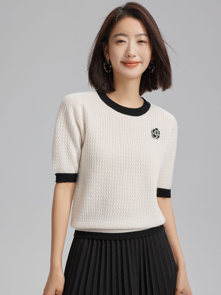 Women Cashmere T-shirt with Camellia