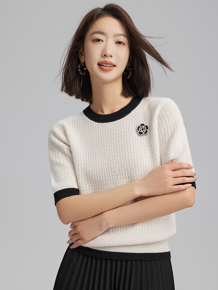 Women Cashmere T-shirt with Camellia